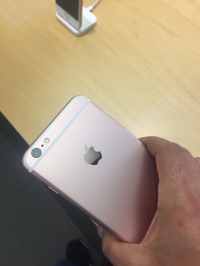 Репортаж из очереди за iPhone 6s